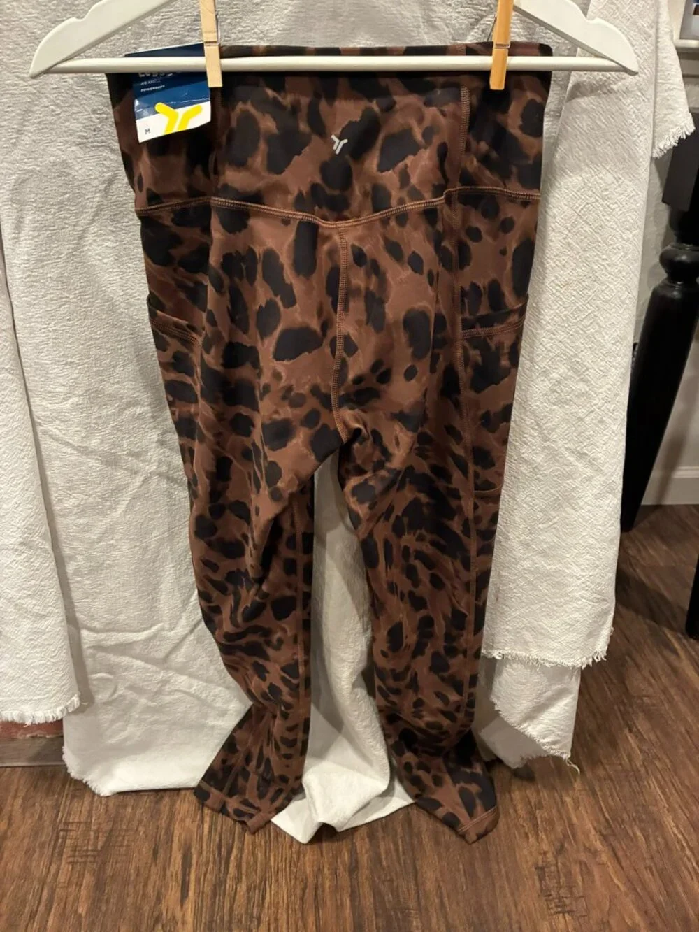 NWT Old Navy Active Powersoft High-Rise Leggings Size M Leopard Print Go-Dry - Picture 2 of 6